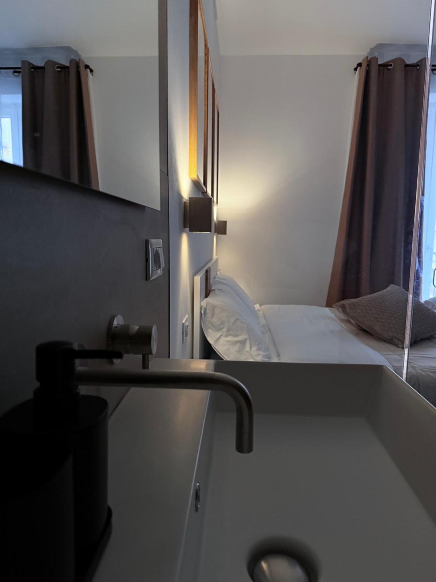 Santa Rosalia Suites Palermo Bagian luar foto