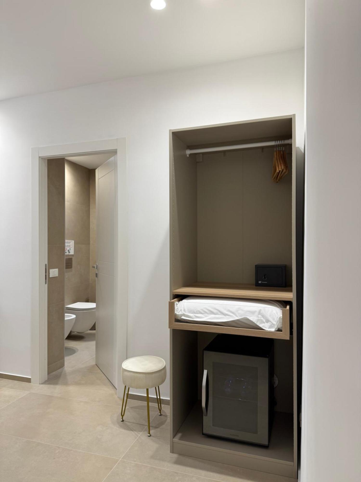 Santa Rosalia Suites Palermo Bagian luar foto