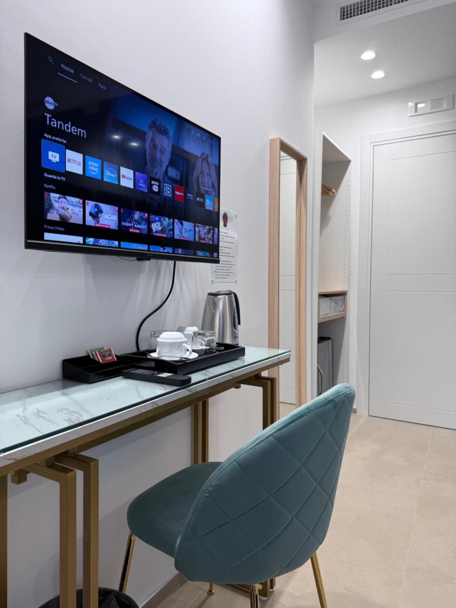 Santa Rosalia Suites Palermo Bagian luar foto