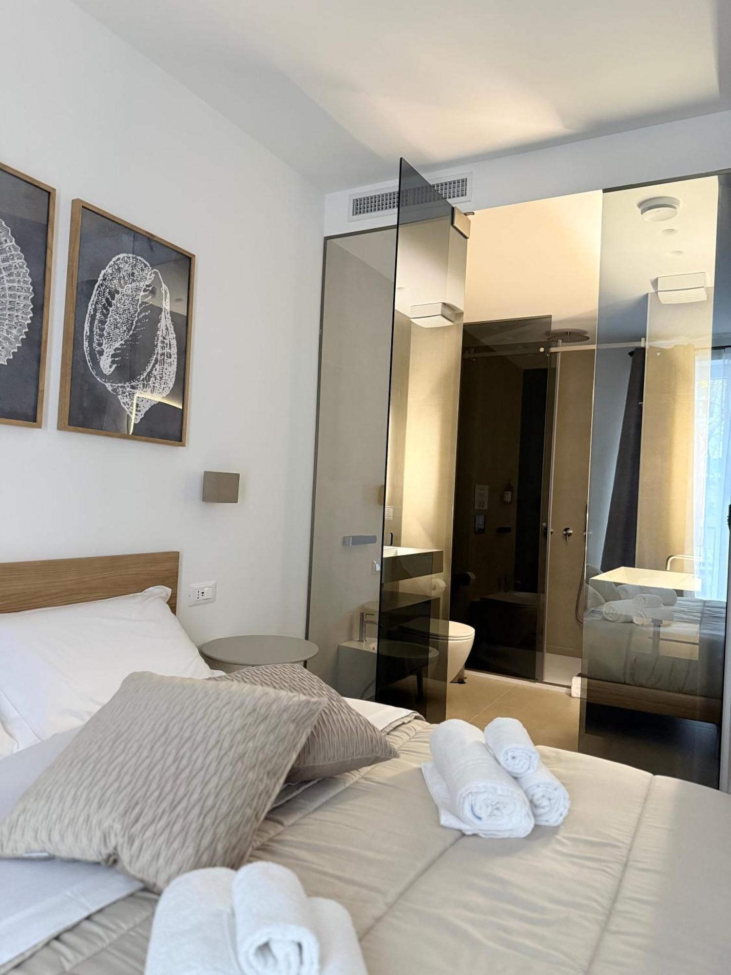 Santa Rosalia Suites Palermo Bagian luar foto