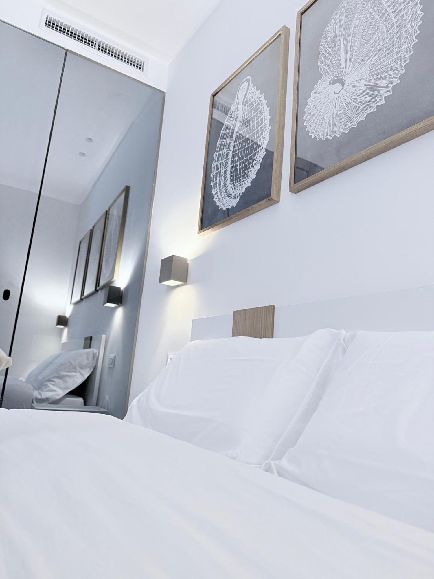Santa Rosalia Suites Palermo Bagian luar foto