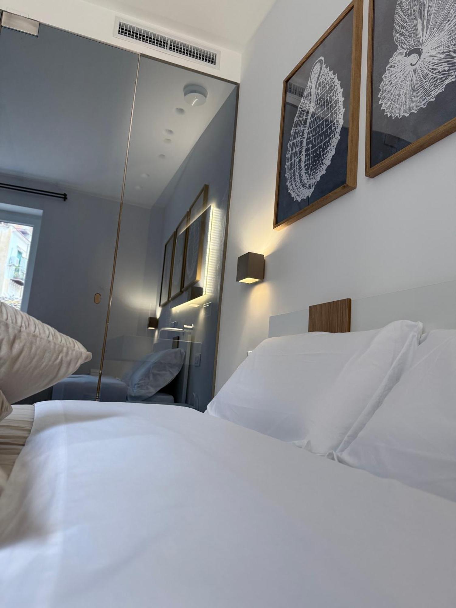 Santa Rosalia Suites Palermo Bagian luar foto