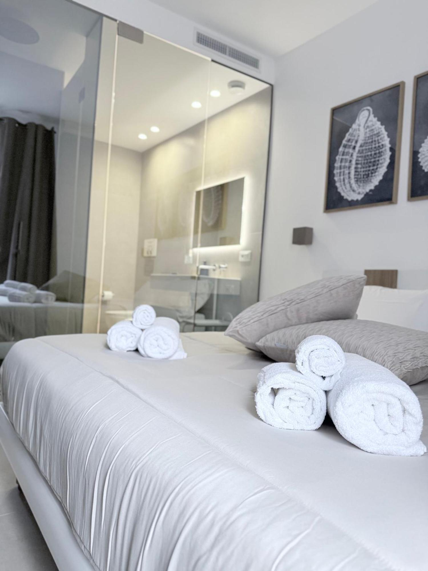 Santa Rosalia Suites Palermo Bagian luar foto