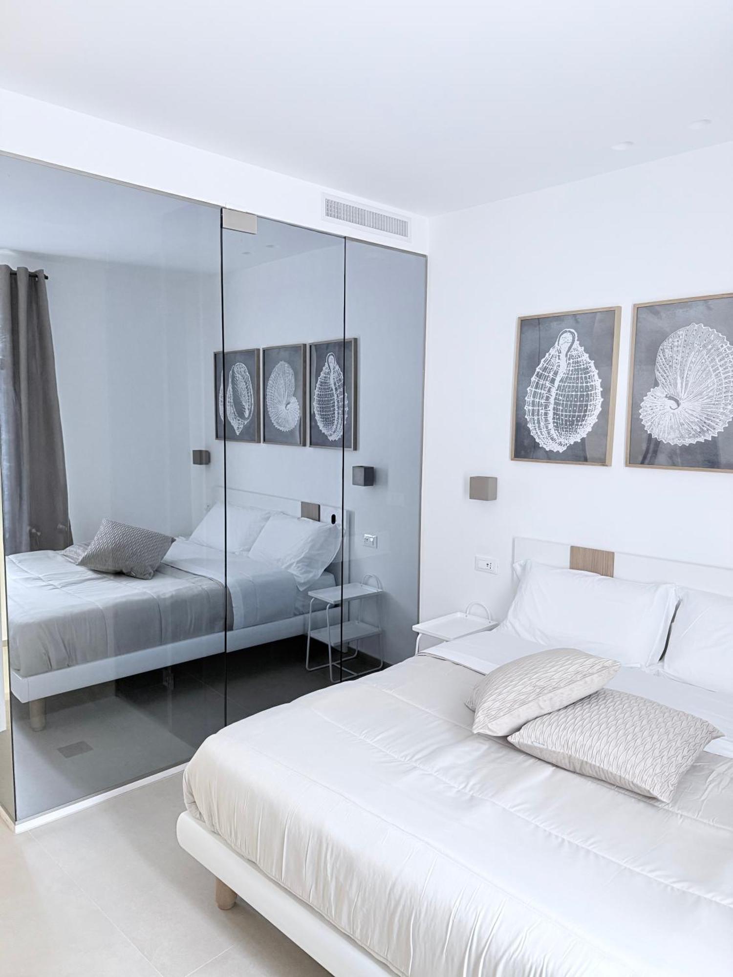 Santa Rosalia Suites Palermo Bagian luar foto